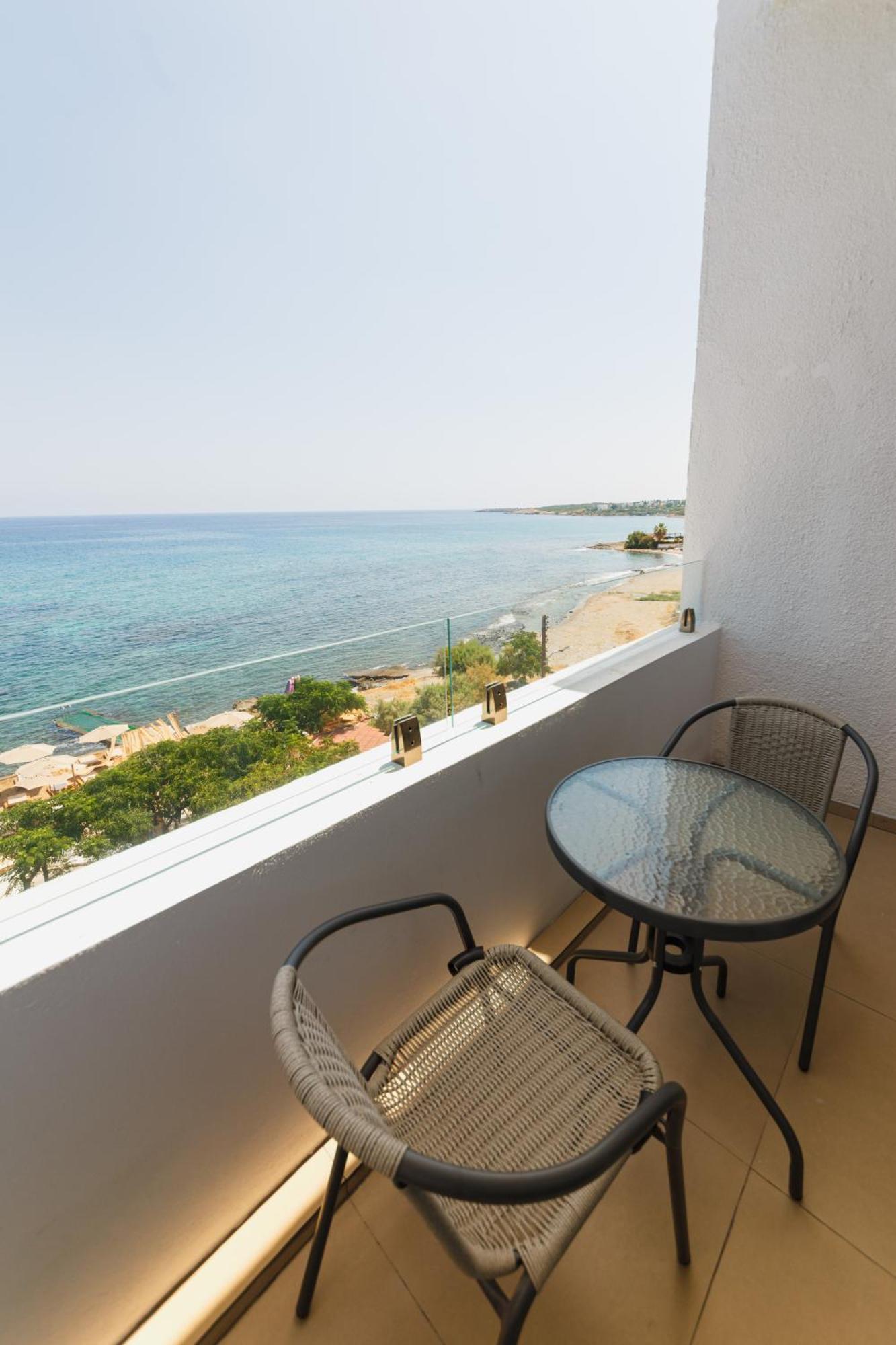 فندق Azure Bay Ayia Varvara المظهر الخارجي الصورة