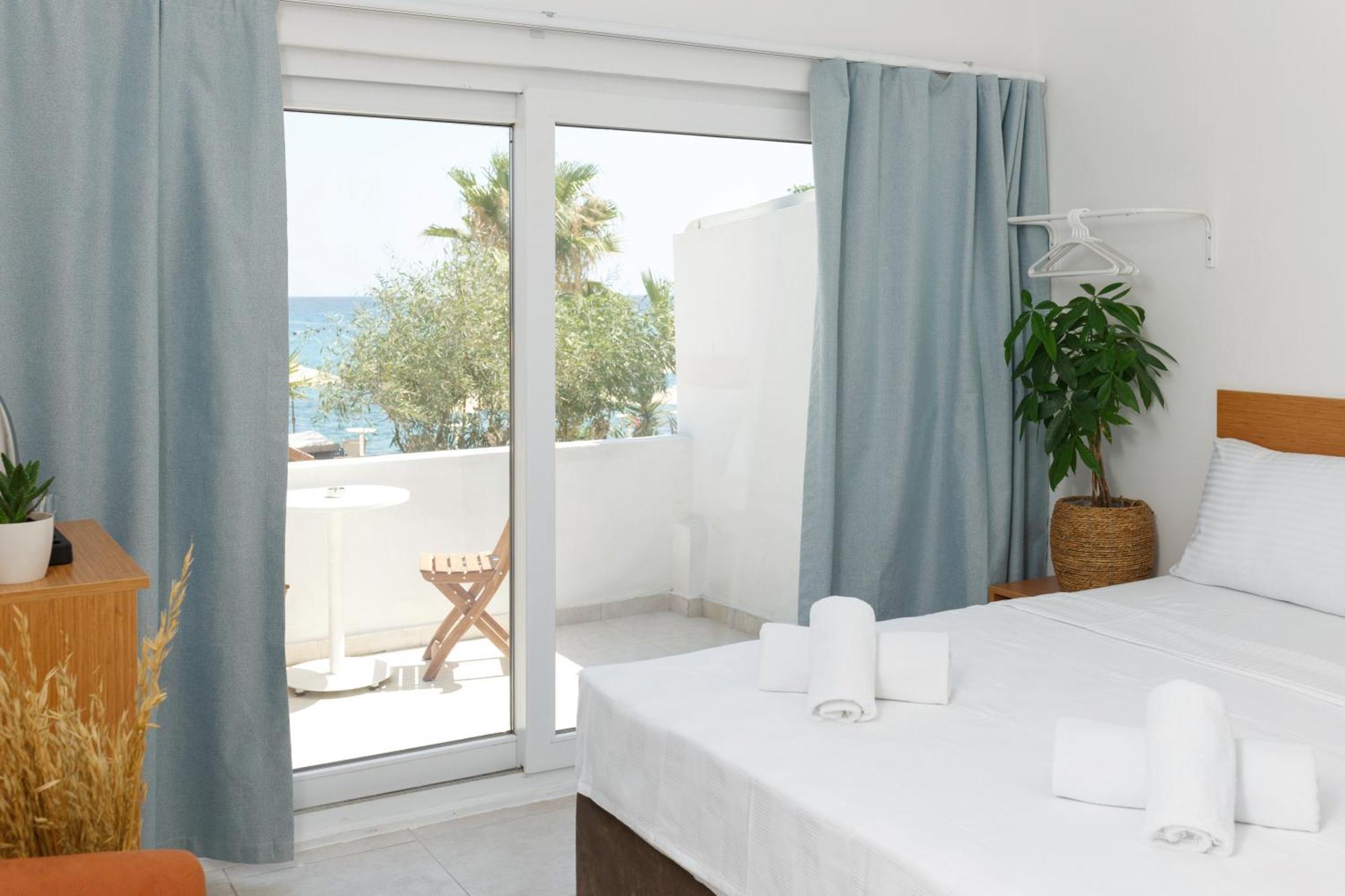 فندق Azure Bay Ayia Varvara المظهر الخارجي الصورة