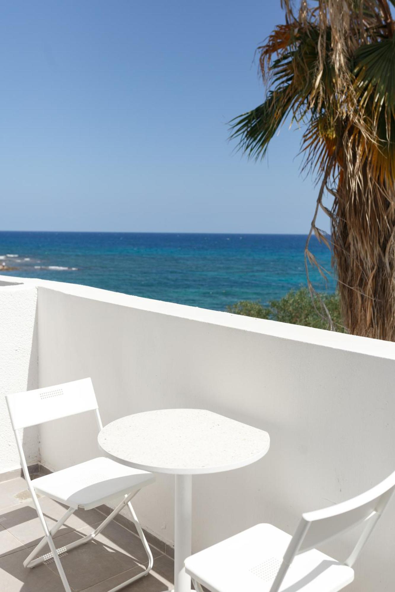 فندق Azure Bay Ayia Varvara المظهر الخارجي الصورة